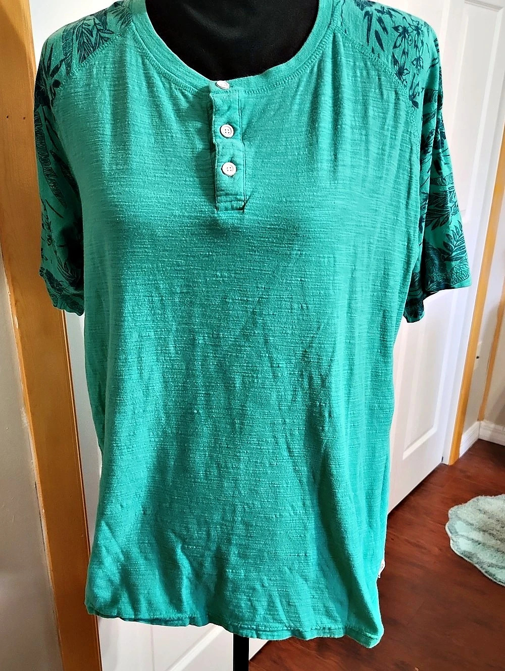 Free Planet Henley 3 button shirt
 in Green XL